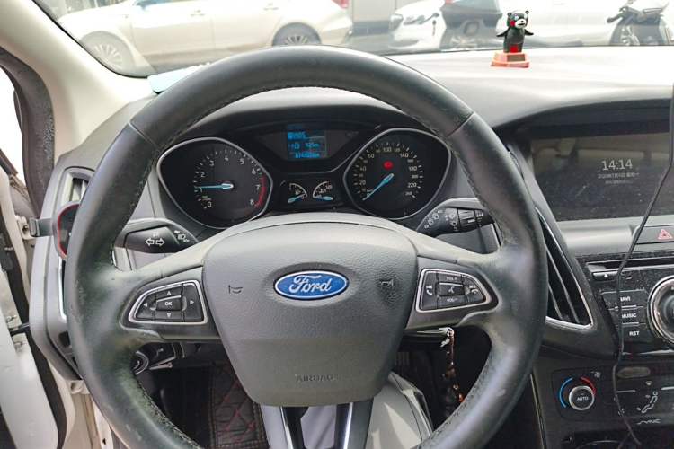 Used Ford Focus 2015 Hatchback 1.6L Automatic Fashion Edition Steering Wheel