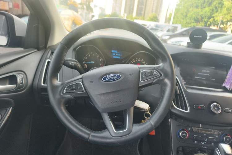 Used Ford Focus 2015 Hatchback 1.6L Automatic Fashion Edition Steering Wheel