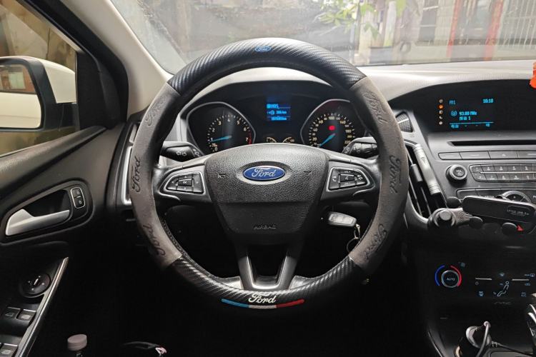 Used Ford Focus 2015 Sedan EcoBoost 125 Automatic Supreme Style Edition Steering Wheel