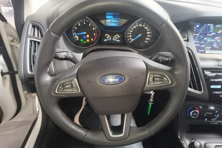 Used Ford Focus 2015 Hatchback 1.6L Automatic Fashion Edition Steering Wheel