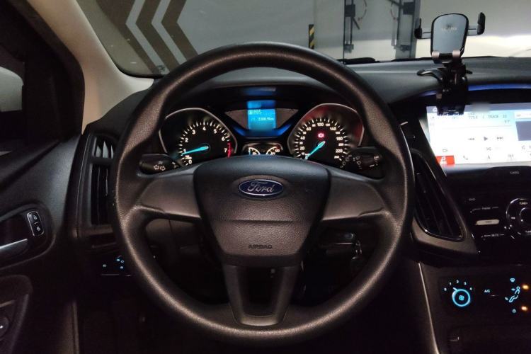 Used Ford Focus 2015 Hatchback 1.6L Automatic Comfort Model Steering Wheel