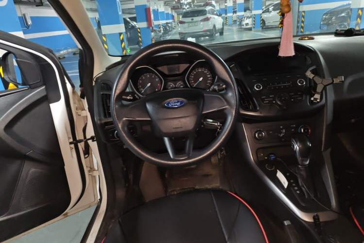 Used Ford Focus 2015 Hatchback 1.6L Automatic Comfort Model Steering Wheel
