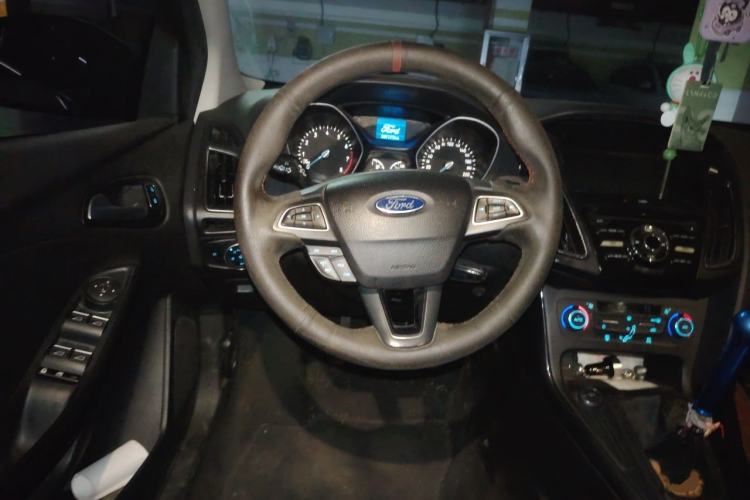 Used Ford Focus 2015 Hatchback 1.6L Manual Fashion Edition Steering Wheel