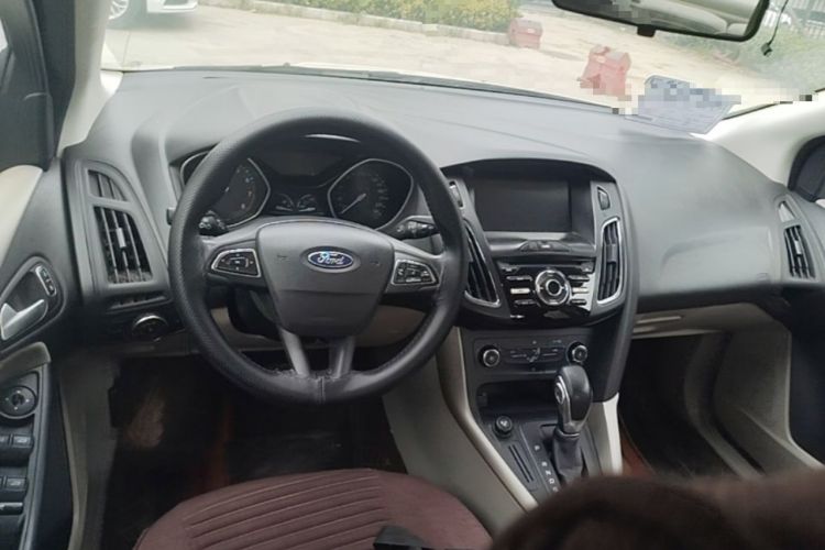 Used Ford Focus 2015 Sedan 1.6L Automatic Comfort Model Steering Wheel