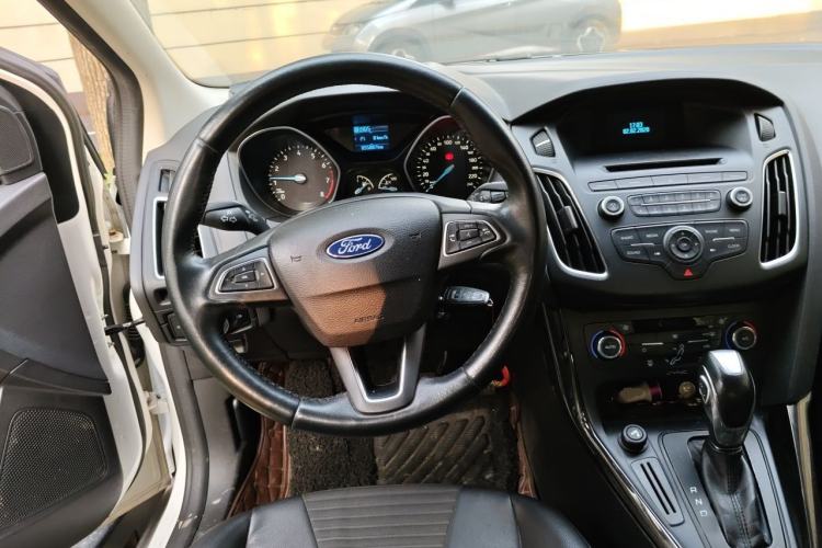 Used Ford Focus 2015 Hatchback 1.6L Automatic Fashion Edition Steering Wheel