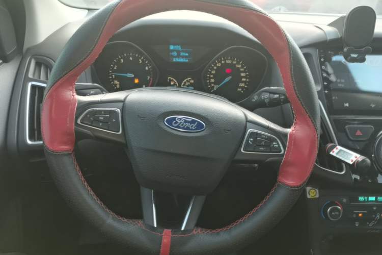 Used Ford Focus 2015 Sedan 1.6L Automatic Trend Model Steering Wheel