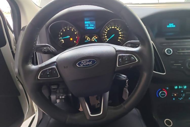 Used Ford Focus 2015 Sedan EcoBoost 125 Automatic Supreme Style Edition Steering Wheel