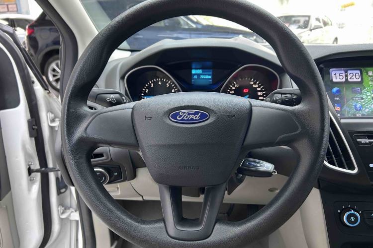 Used Ford Focus 2015 Sedan 1.6L Automatic Comfort Model Steering Wheel