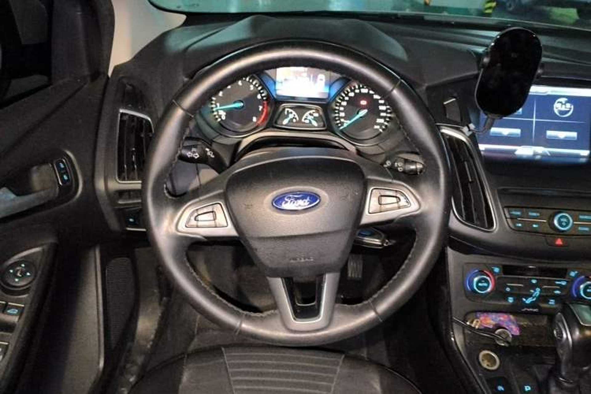 Used Ford Focus 2015 Sedan EcoBoost 180 Automatic Elite Model Steering Wheel