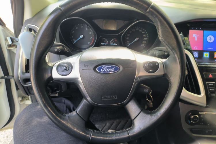 Used Ford Focus 2015 Hatchback 1.6L Automatic Fashion Edition Steering Wheel