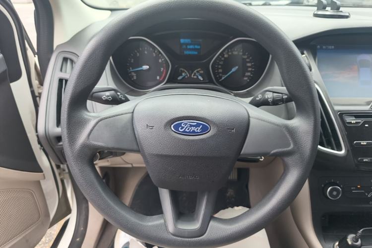 Used Ford Focus 2015 Sedan 1.6L Automatic Comfort Model Steering Wheel