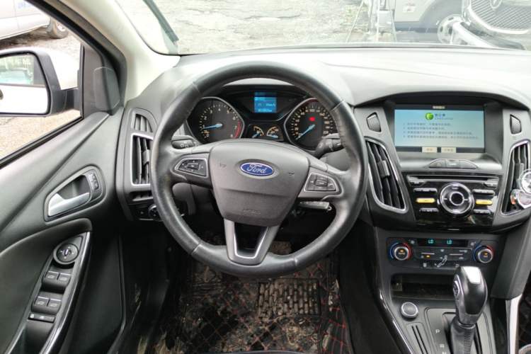Used Ford Focus 2015 Sedan 1.6L Automatic Trend Model Steering Wheel