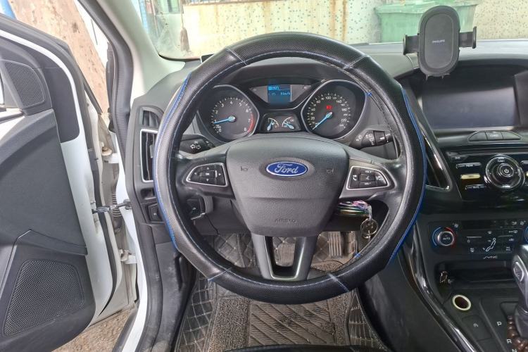 Used Ford Focus 2015 Sedan EcoBoost 125 Automatic Supreme Style Edition Steering Wheel