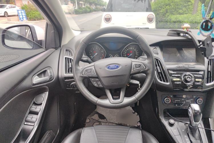 Used Ford Focus 2015 Sedan EcoBoost 125 Automatic Supreme Style Edition Steering Wheel