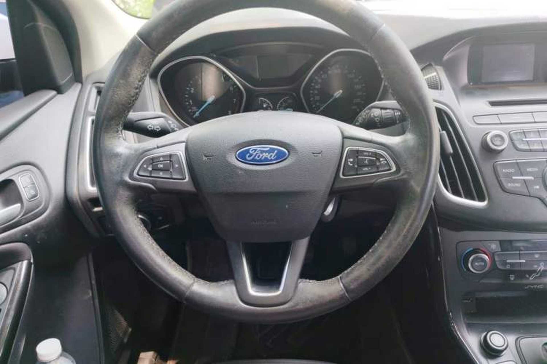 Used Ford Focus 2015 Hatchback EcoBoost 125 Automatic Supreme Style Edition Steering Wheel