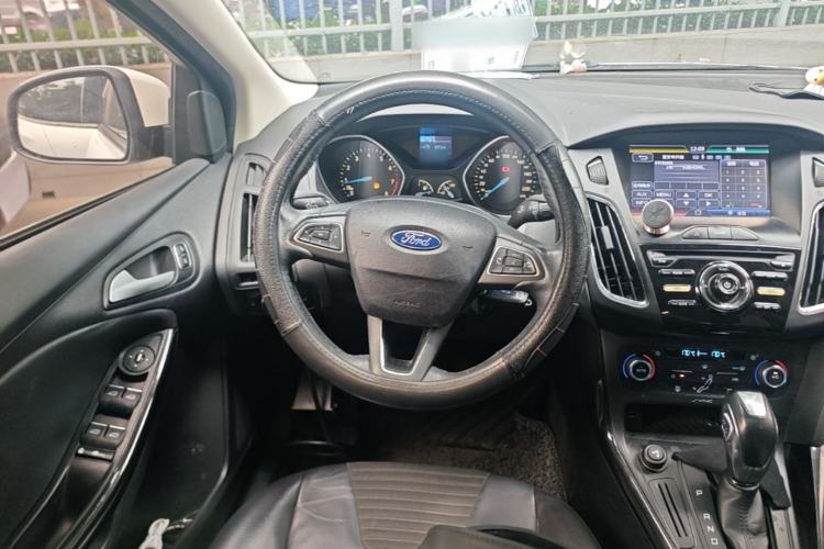 Used Ford Focus 2015 Sedan 1.6L Automatic Trend Model Steering Wheel