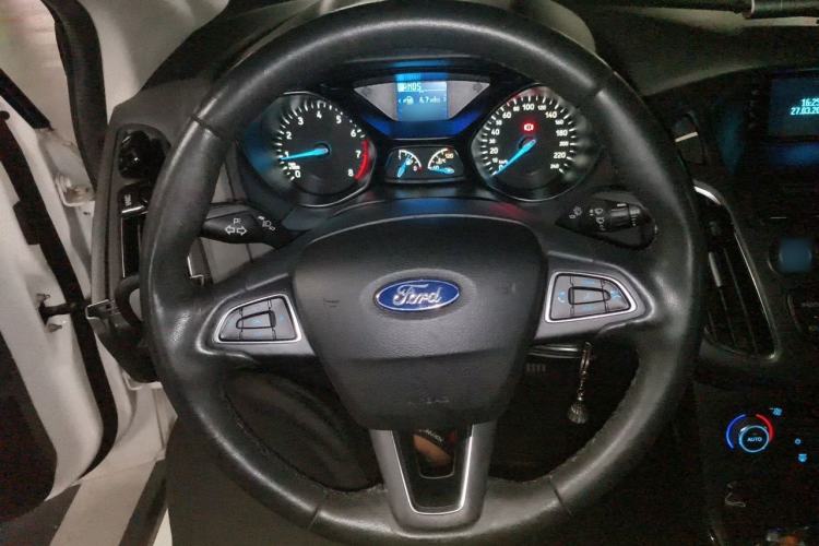 Used Ford Focus 2015 Sedan 1.6L Automatic Trend Model Steering Wheel