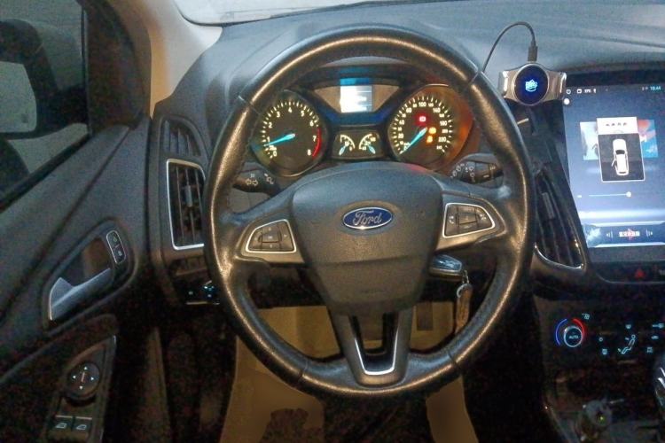 Used Ford Focus 2015 Hatchback 1.6L Automatic Fashion Edition Steering Wheel