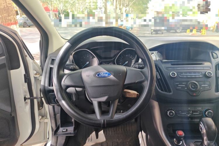 Used Ford Focus 2015 Hatchback 1.6L Automatic Comfort Model Steering Wheel