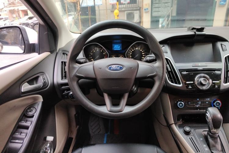 Used Ford Focus 2015 Sedan 1.6L Automatic Comfort Model Steering Wheel