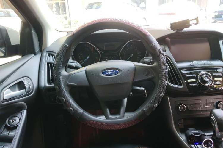Used Ford Focus 2015 Hatchback 1.6L Automatic Comfort Model Steering Wheel