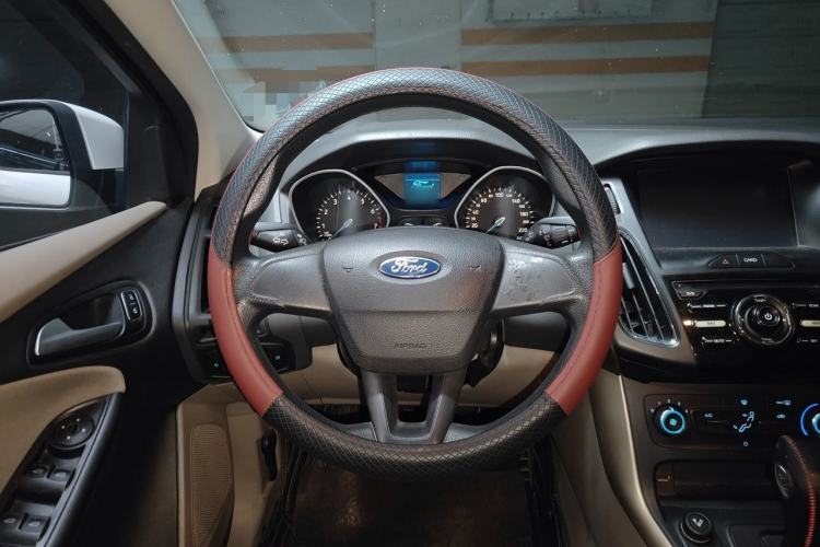 Used Ford Focus 2015 Sedan 1.6L Automatic Comfort Model Steering Wheel