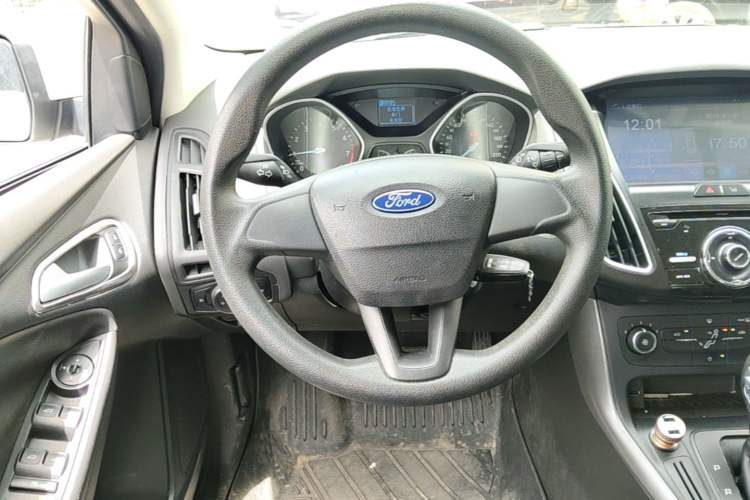 Used Ford Focus 2015 Hatchback 1.6L Automatic Comfort Model Steering Wheel