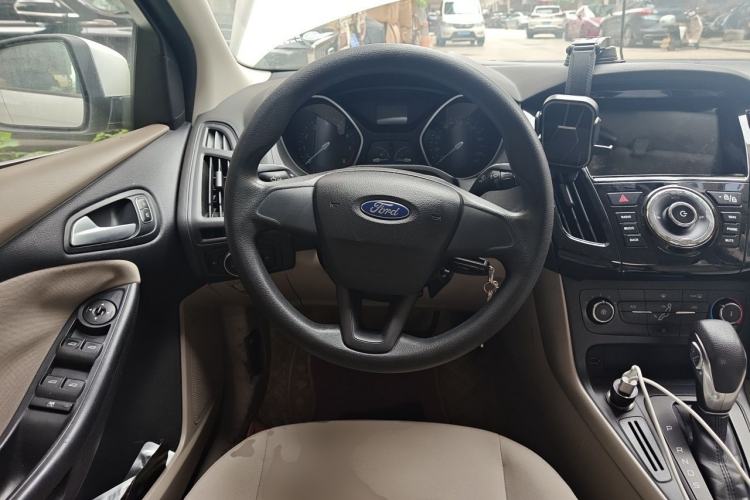 Used Ford Focus 2015 Sedan 1.6L Automatic Comfort Model Steering Wheel