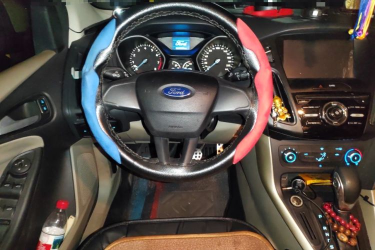 Used Ford Focus 2015 Sedan 1.6L Automatic Comfort Model Steering Wheel