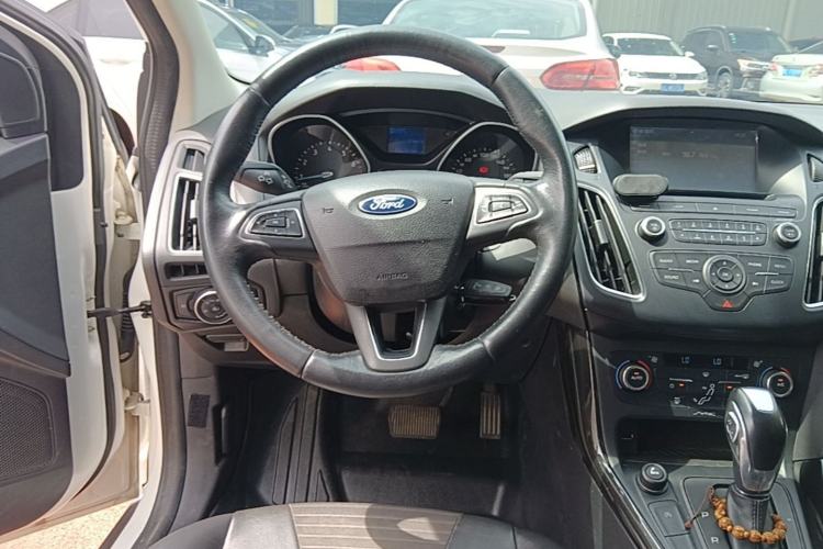 Used Ford Focus 2015 Sedan EcoBoost 125 Automatic Supreme Style Edition Steering Wheel
