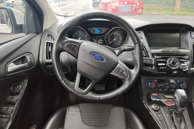 Used Ford Focus 2015 Sedan EcoBoost 125 Automatic Supreme Style Edition Steering Wheel