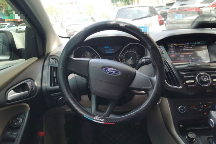 Used Ford Focus 2015 Sedan 1.6L Automatic Comfort Model Steering Wheel