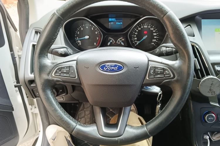 Used Ford Focus 2015 Sedan EcoBoost 125 Automatic Supreme Style Edition Steering Wheel