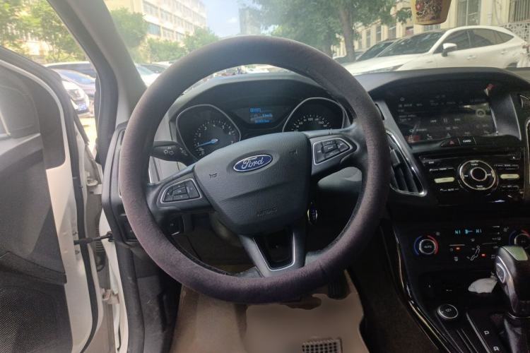 Used Ford Focus 2015 Sedan 1.6L Automatic Trend Model Steering Wheel