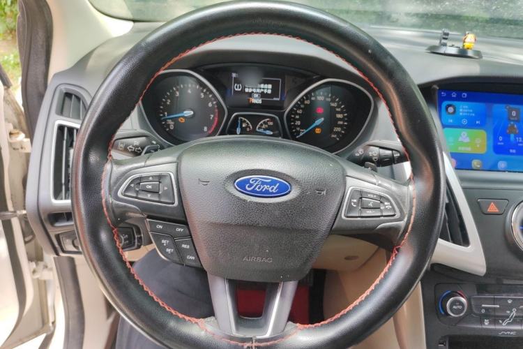 Used Ford Focus 2015 Sedan EcoBoost 180 Automatic Flagship Model Steering Wheel