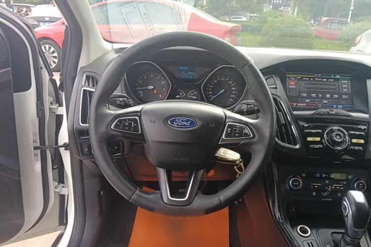 Used Ford Focus 2015 Hatchback 1.6L Automatic Fashion Edition Steering Wheel