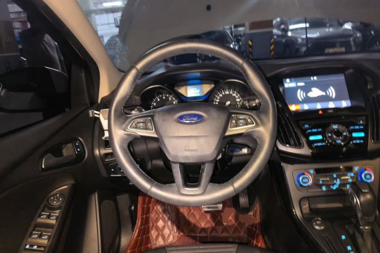 Used Ford Focus 2015 Hatchback 1.6L Automatic Fashion Edition Steering Wheel