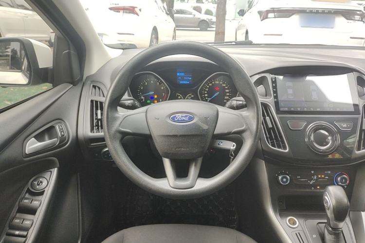 Used Ford Focus 2015 Hatchback 1.6L Automatic Comfort Model Steering Wheel