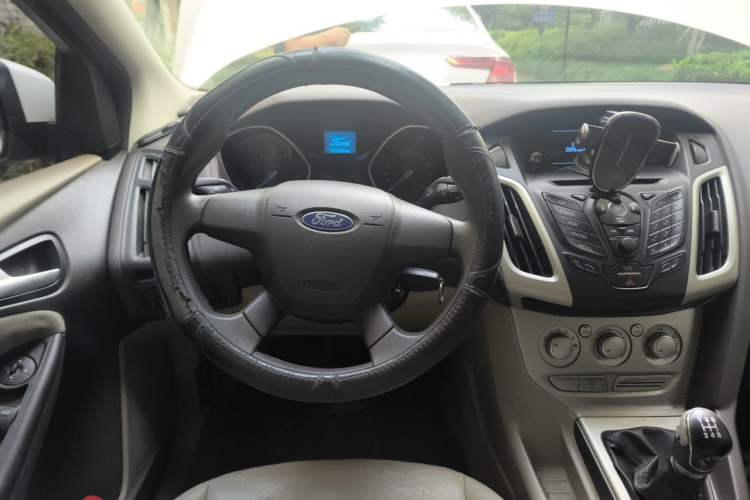 Used Ford Focus 2015 Sedan 1.6L Manual Comfort Model Steering Wheel