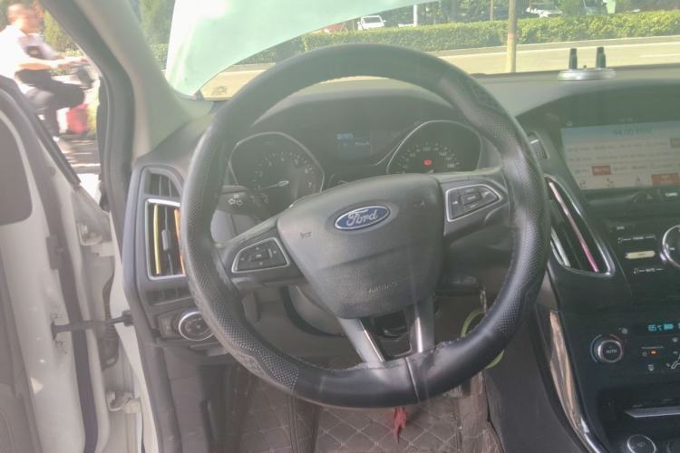 Used Ford Focus 2015 Sedan 1.6L Automatic Trend Model Steering Wheel