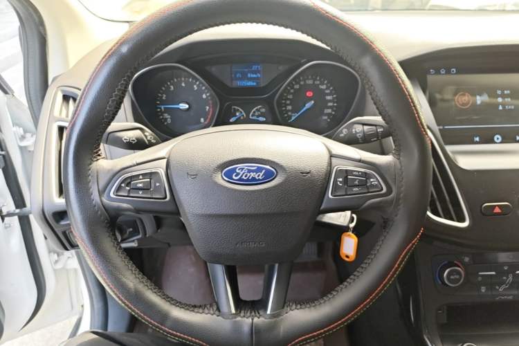 Used Ford Focus 2015 Sedan 1.6L Manual Fashion Edition Steering Wheel