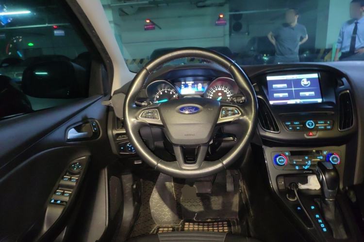 Used Ford Focus 2015 Hatchback EcoBoost 180 Automatic Elite Model Steering Wheel