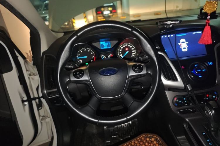 Used Ford Focus 2015 Sedan 1.6L Automatic Trend Model Steering Wheel