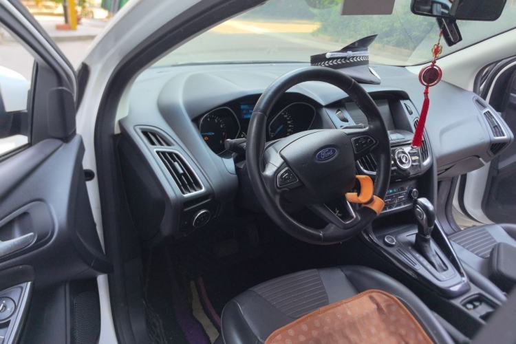 Used Ford Focus 2015 Hatchback 1.6L Automatic Fashion Edition Steering Wheel