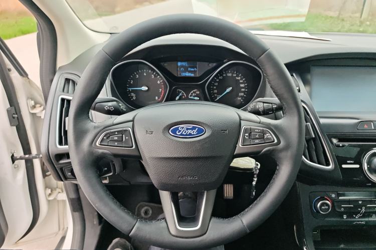 Used Ford Focus 2015 Hatchback 1.6L Automatic Fashion Edition Steering Wheel