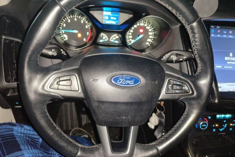 Used Ford Focus 2015 Hatchback 1.6L Automatic Fashion Edition Steering Wheel