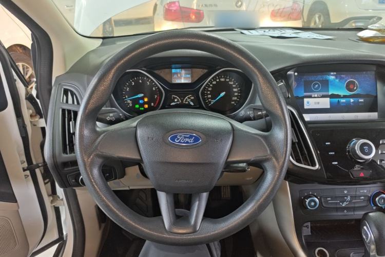 Used Ford Focus 2015 Sedan 1.6L Automatic Comfort Model Steering Wheel