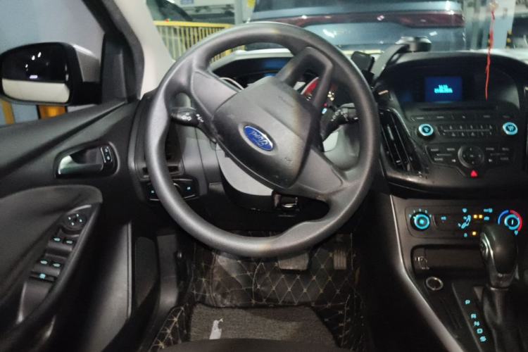 Used Ford Focus 2015 Hatchback 1.6L Automatic Comfort Model Steering Wheel