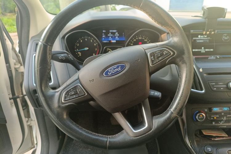 Used Ford Focus 2015 Hatchback EcoBoost 180 Automatic Elite Model Steering Wheel
