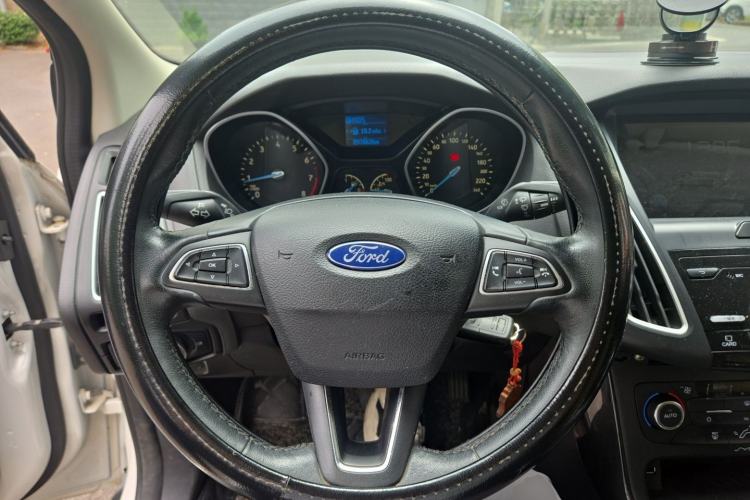 Used Ford Focus 2015 Sedan 1.6L Automatic Trend Model Steering Wheel